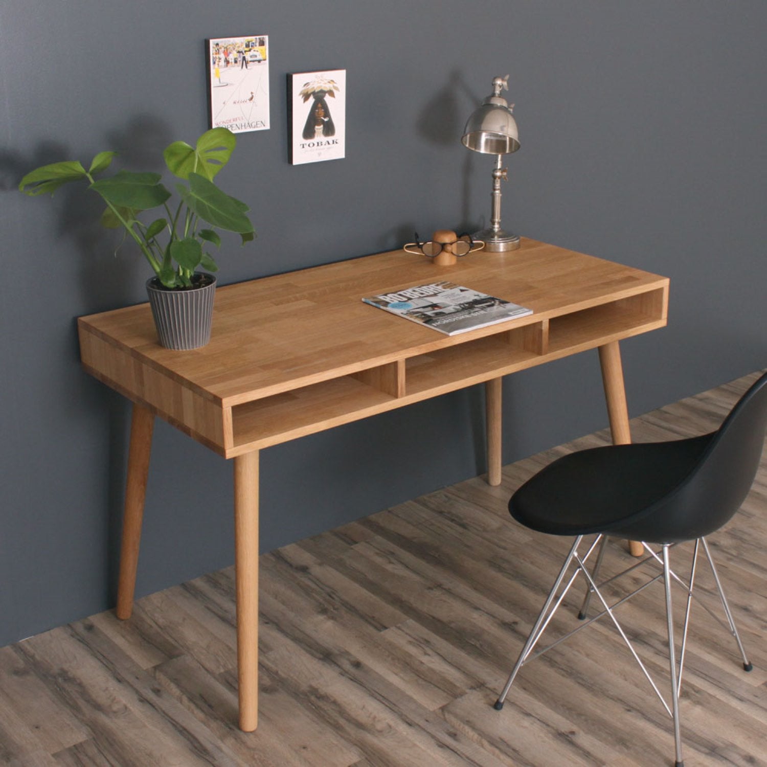Produktbillede af Boston Skrivebord med 3 rum eg 130 x 70 cm Sæbebehandlet på tilbud i høj kvalitet