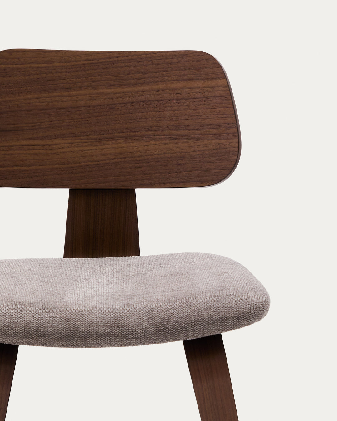 Produktbillede af KAVE HOME Gena spisebordsstol beige chenille stof og brun valnøddefinér i premium kvalitet