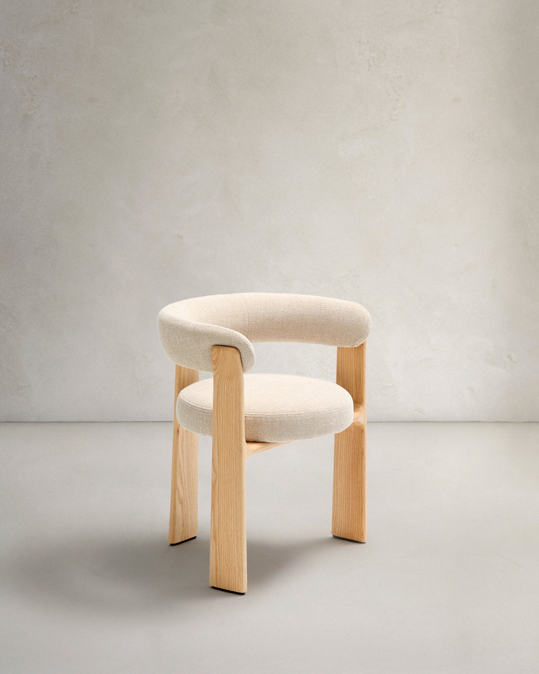 KAVE HOME Granite 3-benet spisebordsstol m. armlæn beige chenille og natur asketræ