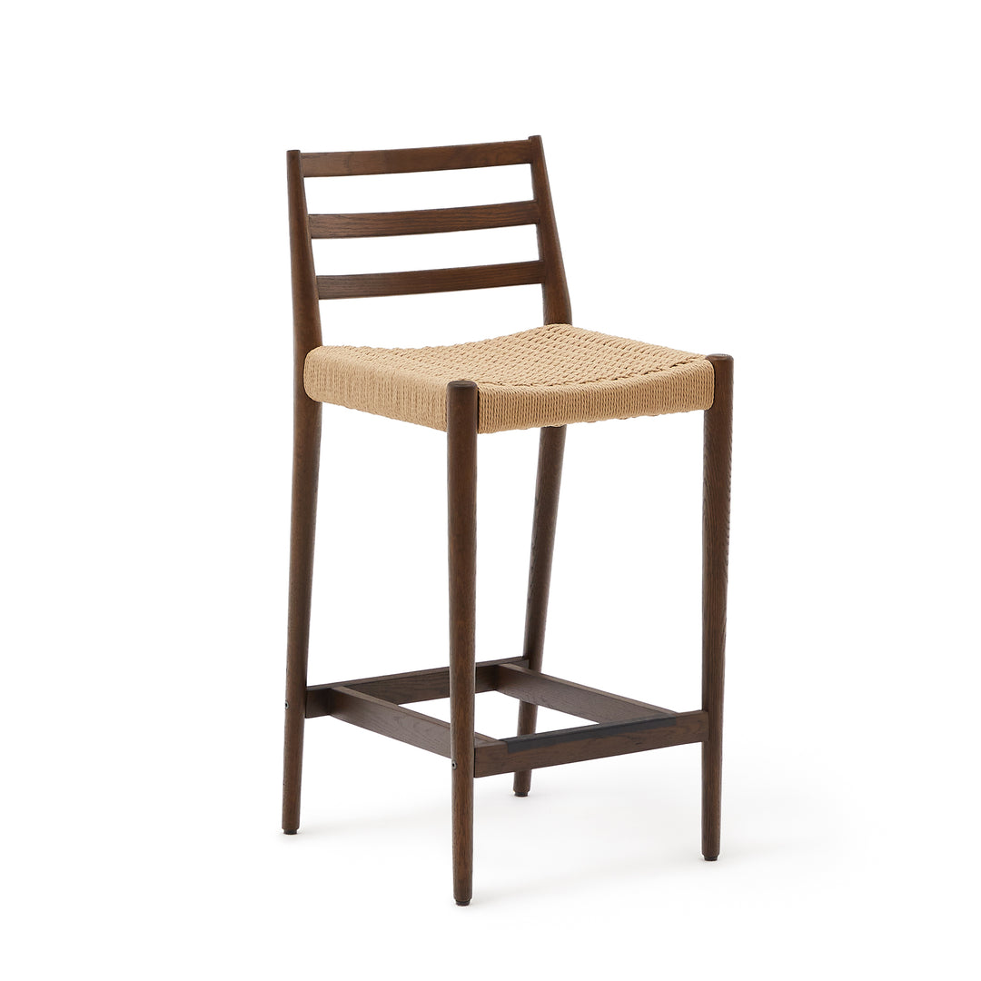 Produktbillede af KAVE HOME Analy barstol m. ryglæn og fodstøtte natur papirsnor og valnøddefarvet egetræ 70cm i premium kvalitet