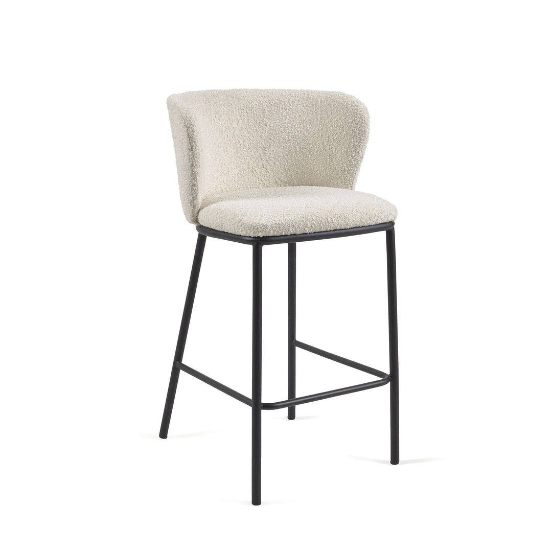 KAVE HOME Ciselia barstol m. ryglæn og fodstøtte hvid bouclé og sort metal H:65cm