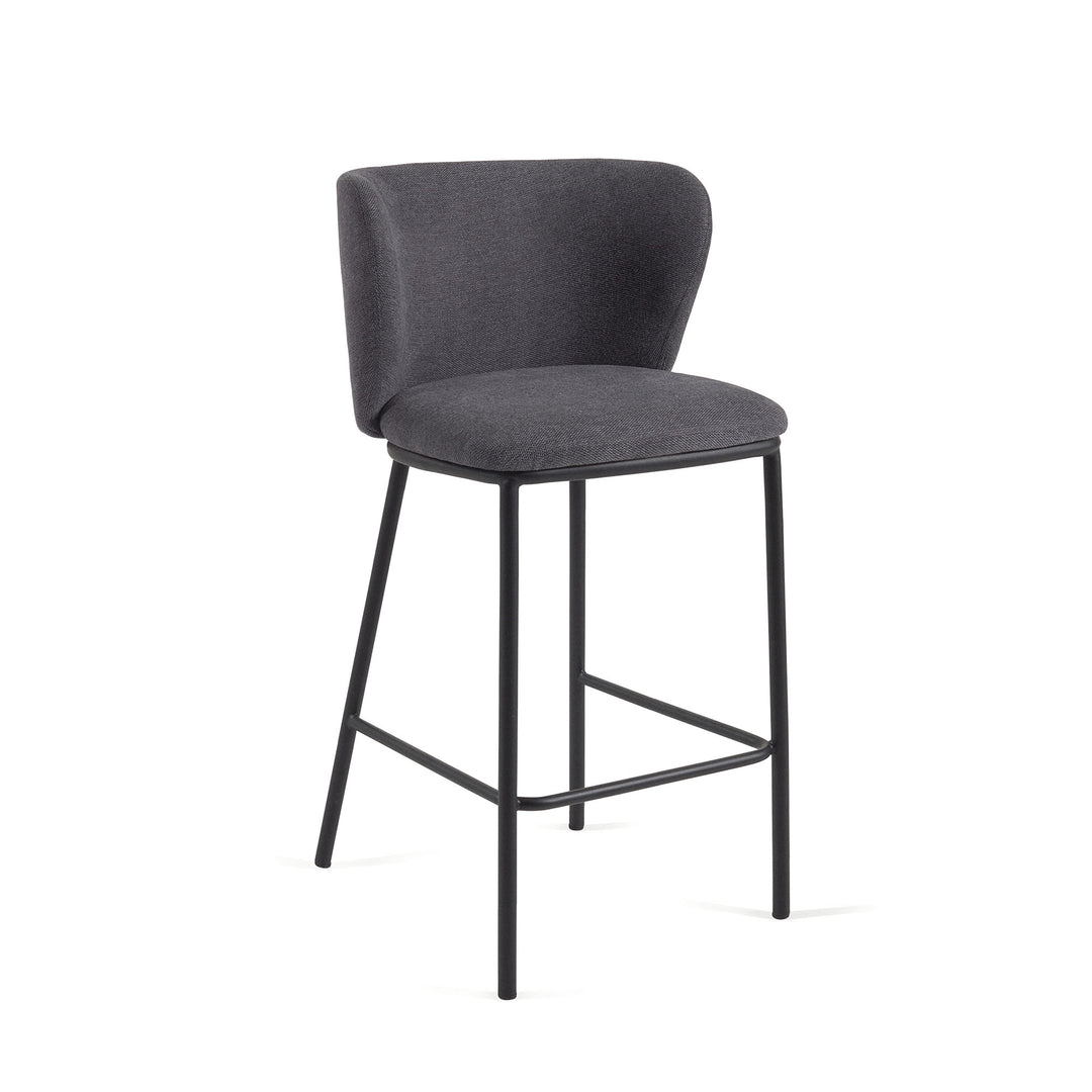 KAVE HOME Ciselia barstol m. ryglæn og fodstøtte mørkegrå chenille og sort stål H:65cm