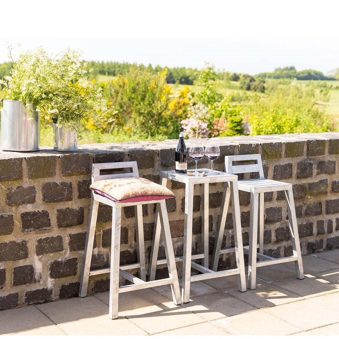 Produktbillede af Rock-Solid cafebord i galvaniseret stål uden hjul 50 x 50 x højde 80 cm på tilbud i høj kvalitet