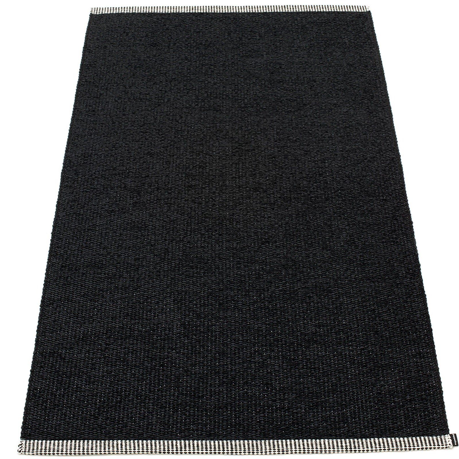 Pappelina Pappelina Gulvtæppe Mono, 85 x 160 cm., black – billede i brug (Tæpper)