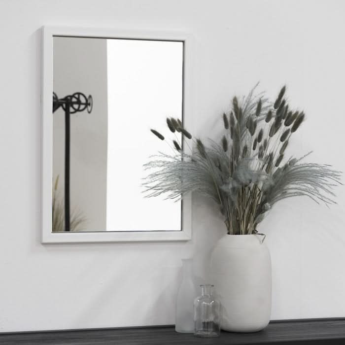 billigt tilbud på Eccos spejl i hvidt metal, 40 x 55 cm. Udsalg på Entre > Spejle. Spar op til 56%. Hurtig levering: 1-2 hverdage.