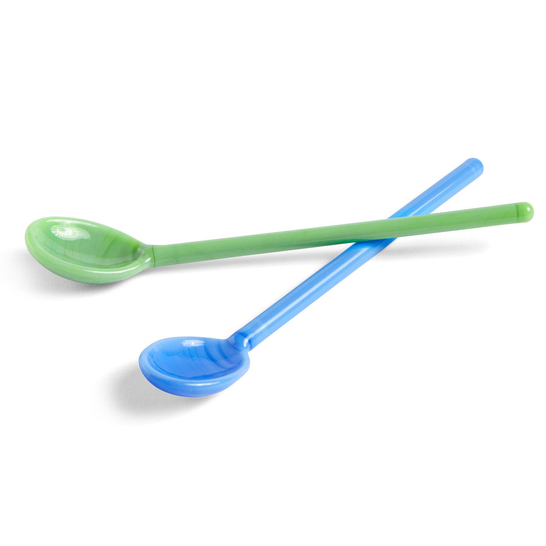 Hay Hay Mono skeer af glas, 2 stk, sky blå/grøn – vinkelbillede (Ske)