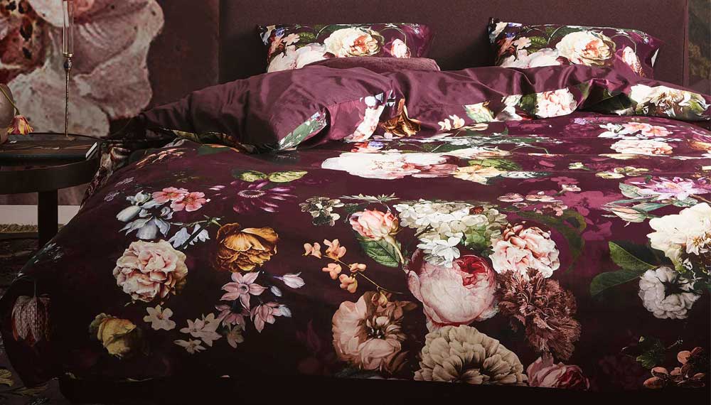 Produktbillede af Essenza Sengetøj Fleur Burgundy 140 x 200 + 60 x 63 på tilbud i høj kvalitet