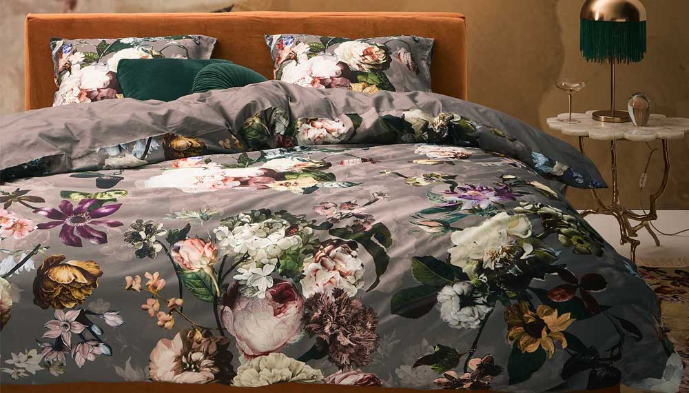 Produktbillede af Essenza sengetøj Fleur Taupe 200 x 220 + 2 stk. 60 x 63 på tilbud i høj kvalitet