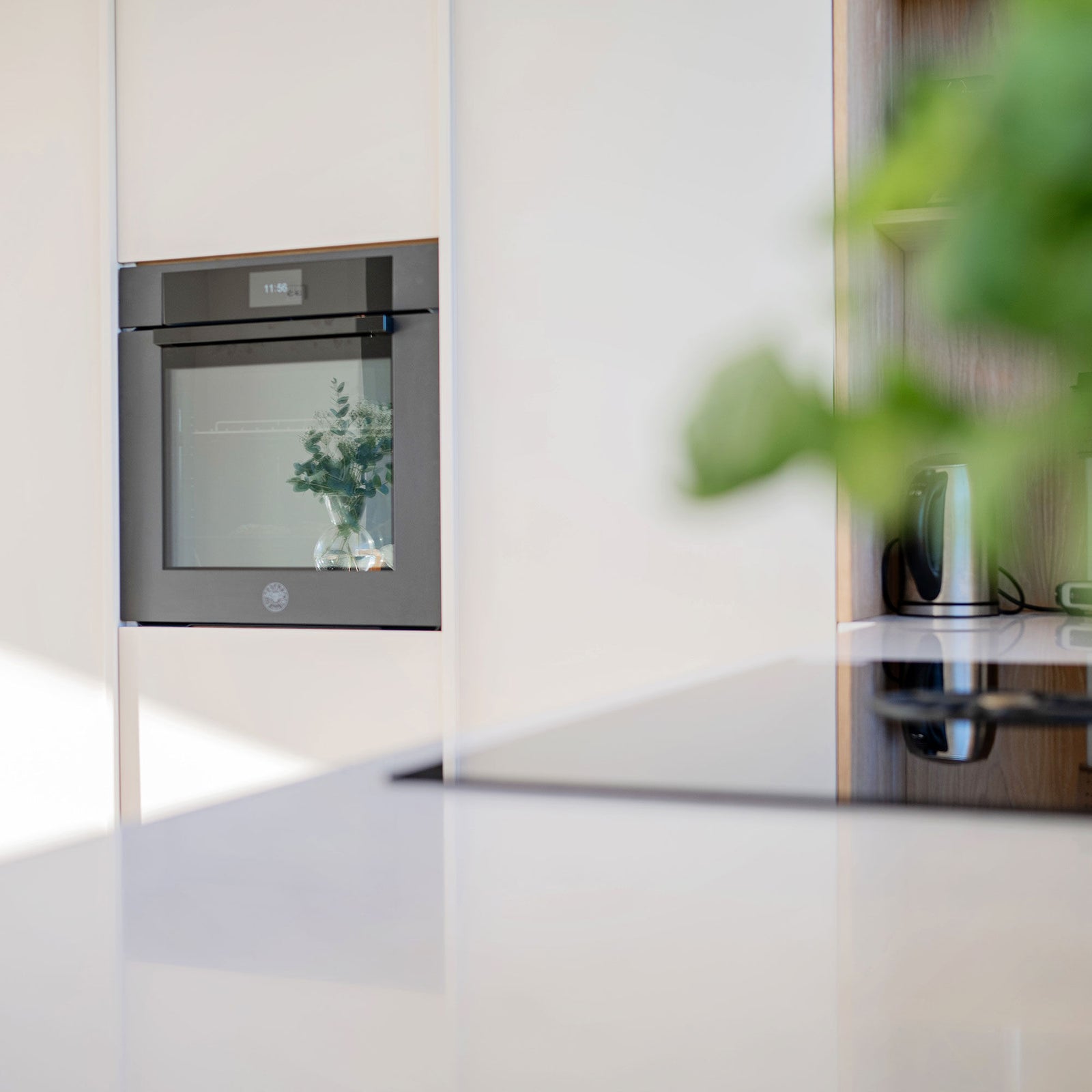 Bertazzoni Bertazzoni FMOD6117PTN3 Modern indbygningsovn med pyrolyse 80 liter, carbonio ❤ billede i brug i kategorien Ovn