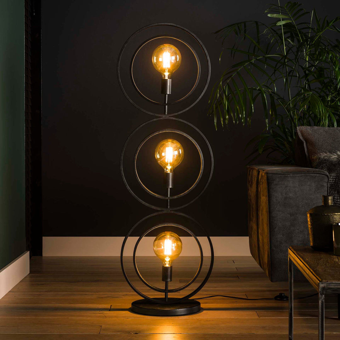 Produktbillede af Frisky Gulvlampe i patineret metal højde 124 cm. Levering uden pære på tilbud i høj kvalitet