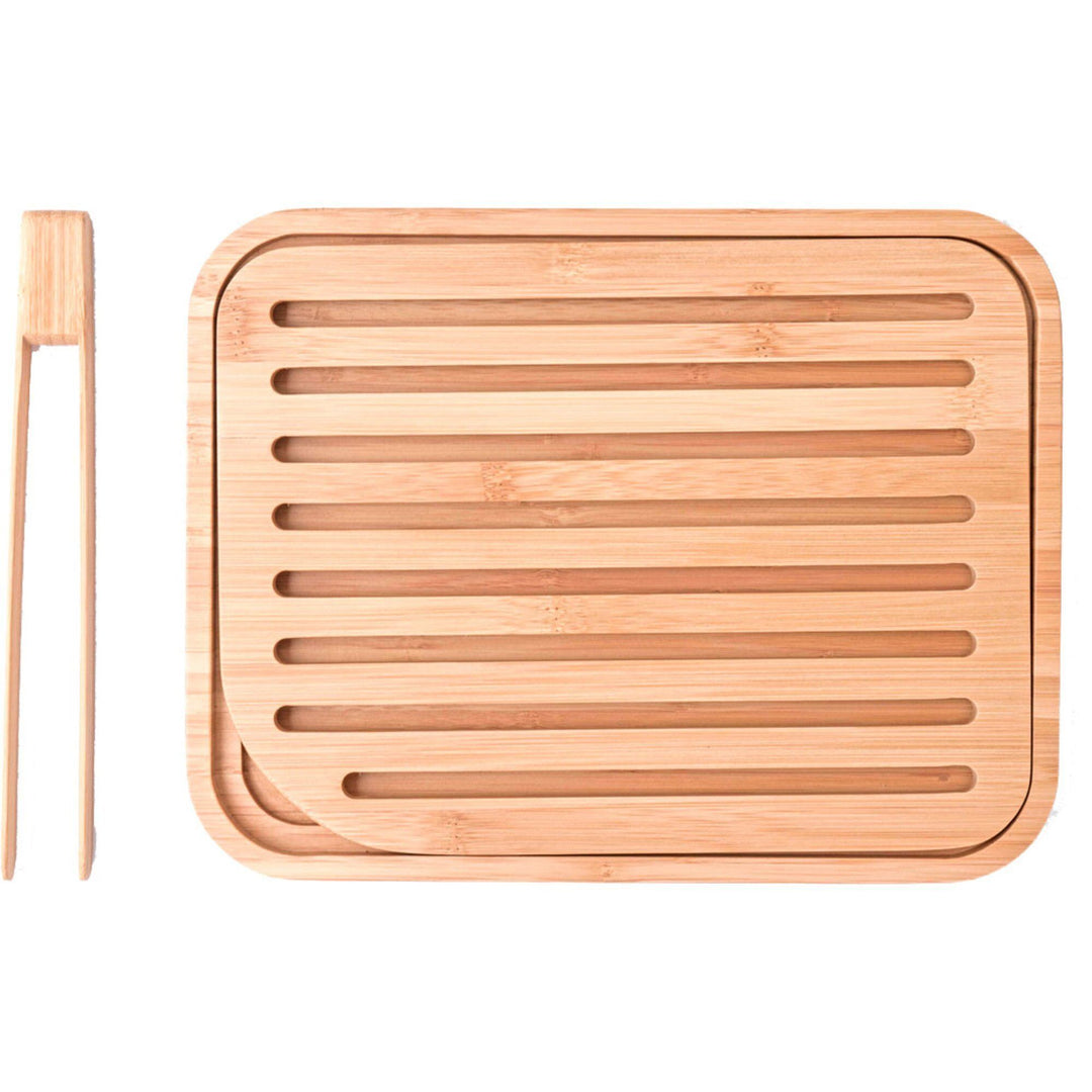 Pebbly Pebbly Skærebræt med tang, bambus – close-up (Skærebræt)
