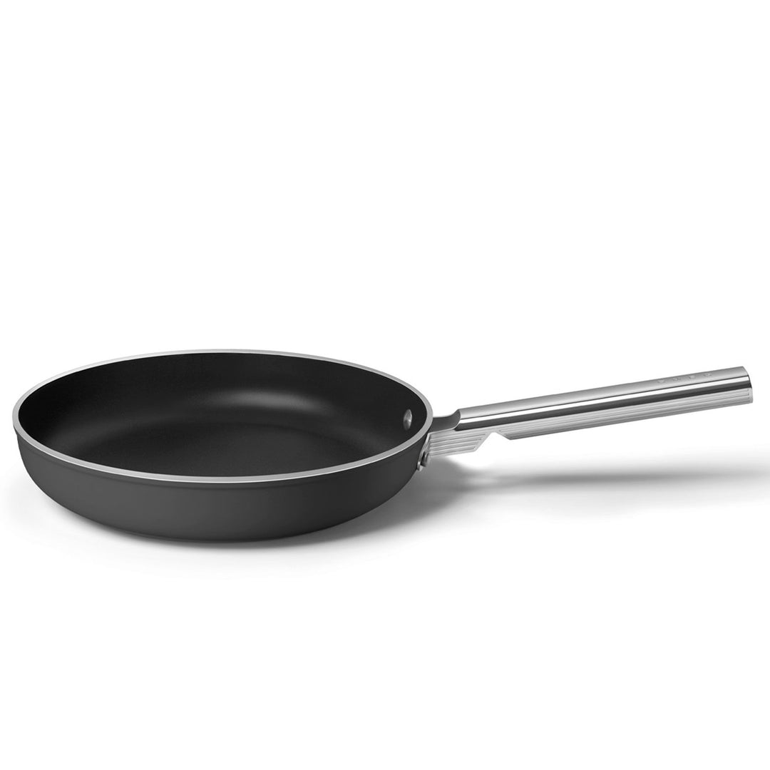 Smeg Smeg Stegepande Ø28 cm, sort – vinkelbillede (Stegepander)