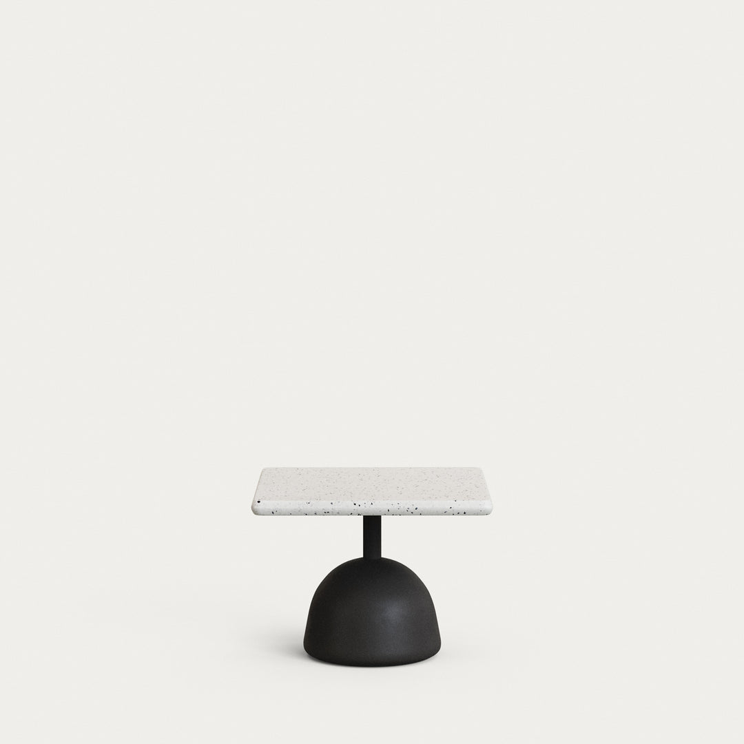 KAVE HOME Saura udendørs sofabord kvadratisk hvid terrazzo og sort cement 48x48x35