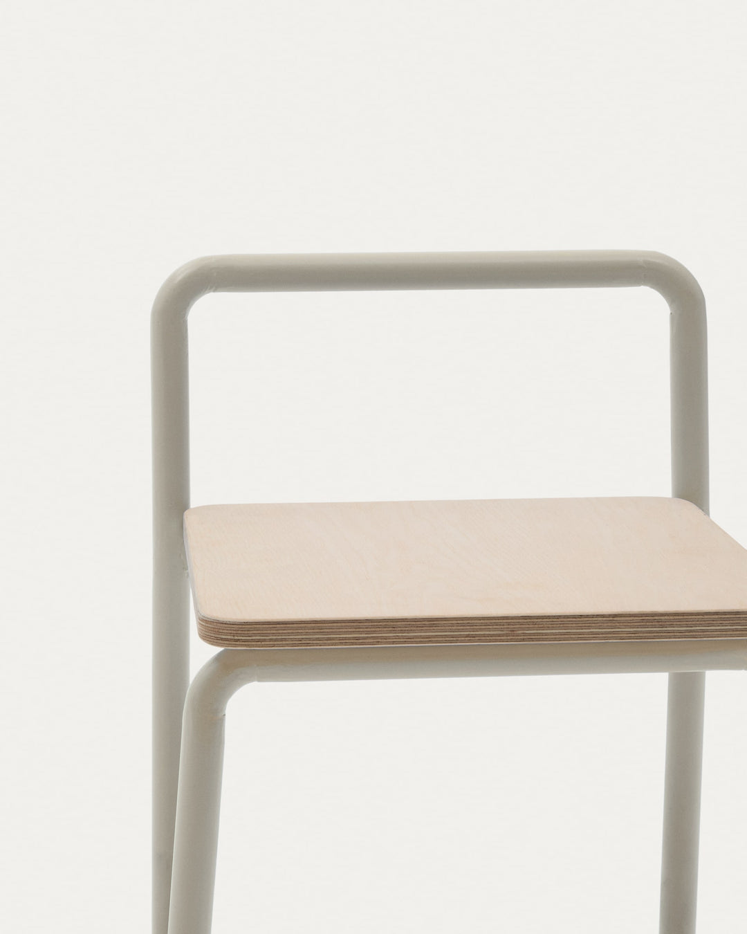 Produktbillede af KAVE HOME Tinn stol i askefinér med beige metalstruktur i premium kvalitet