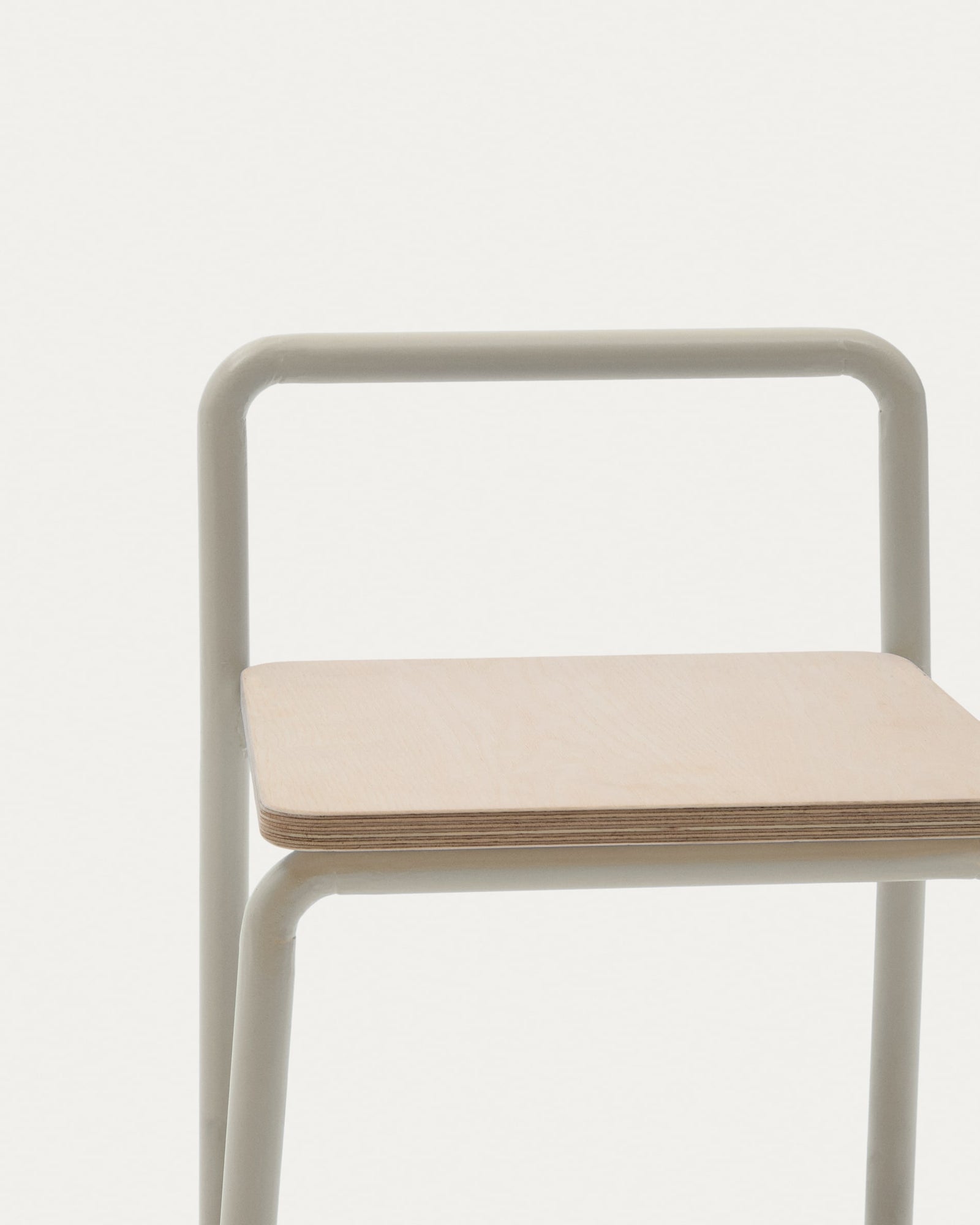 Produktbillede af KAVE HOME Tinn stol i askefinér med beige metalstruktur i premium kvalitet