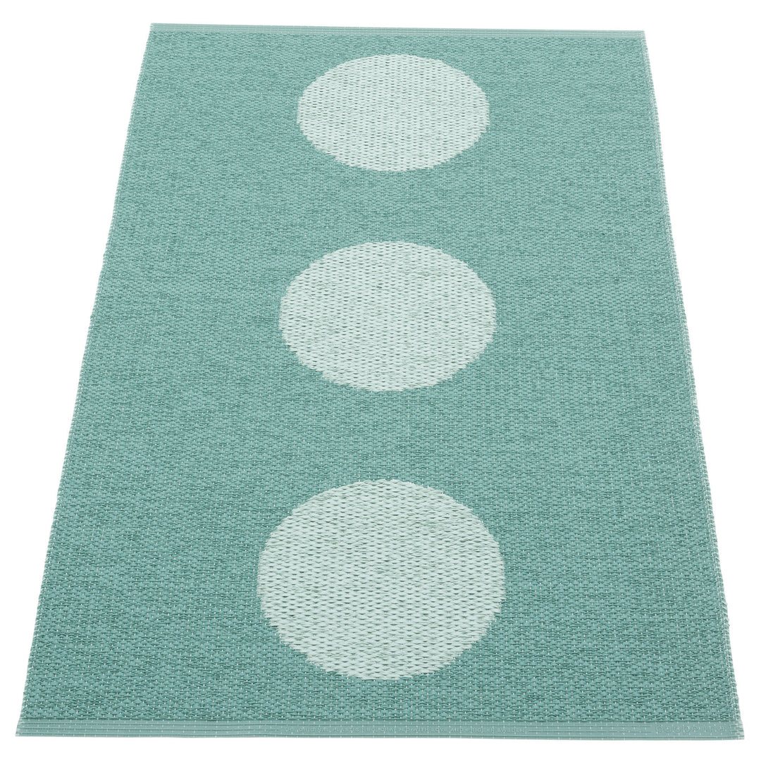 Pappelina Pappelina Vera Pop Tæppe 70x120 cm, jade/turkis ❤ produktbillede i kategorien Tæpper