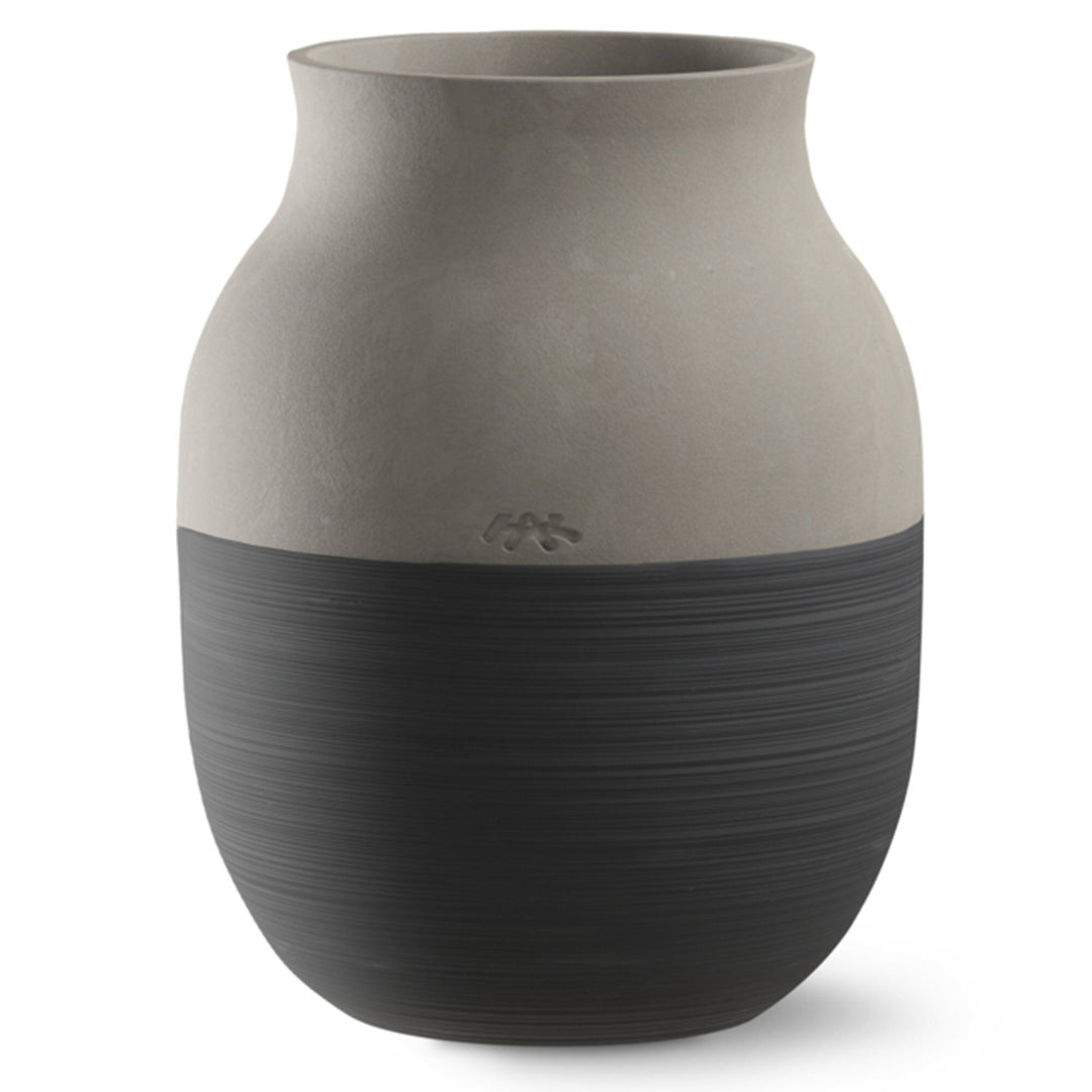 Kähler Kähler Omaggio Circulare vase 20 cm, antracitgrå – billede i brug (Vase)