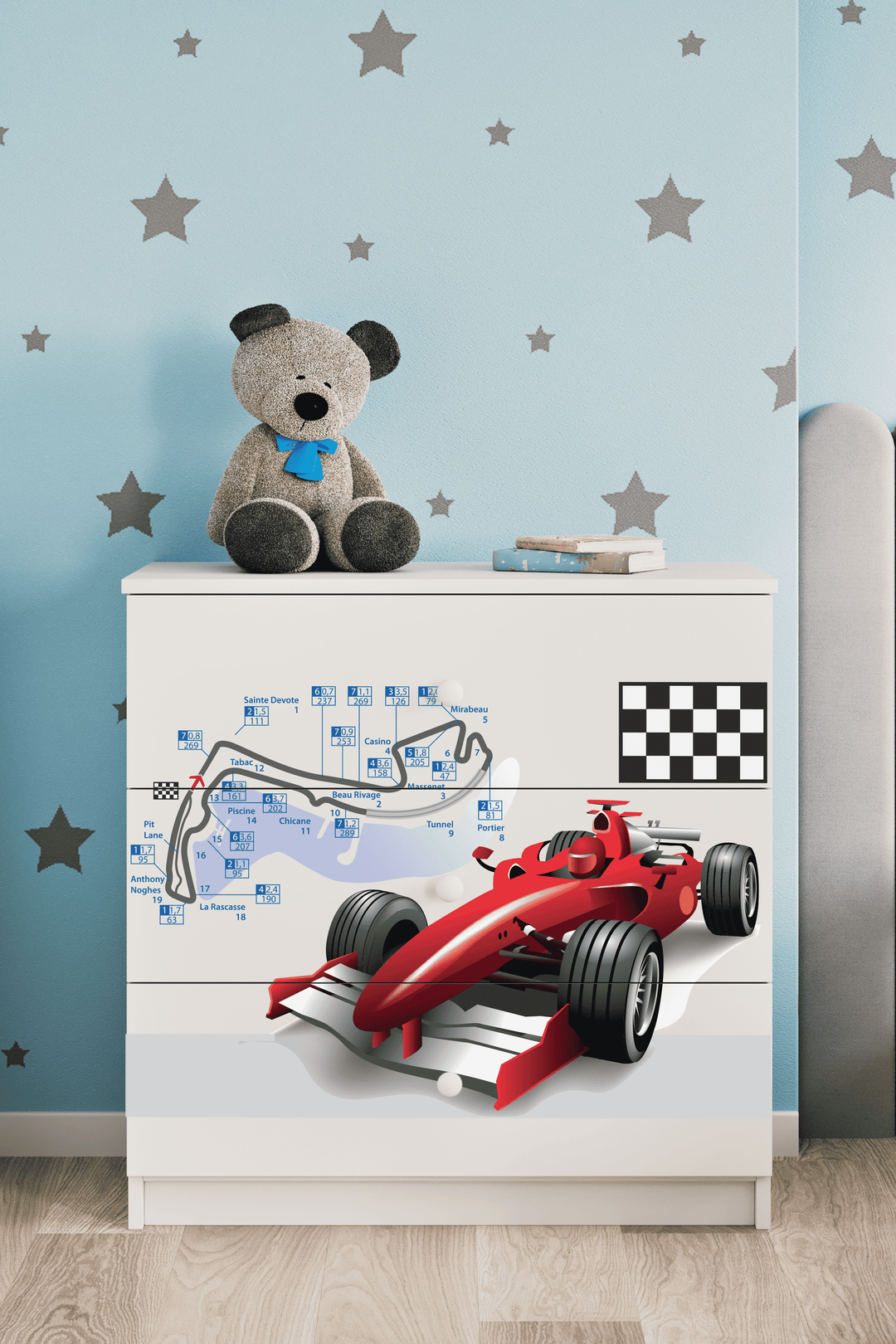 Babydreams børnekommode med racerbil m. 3 skuffer hvid laminat