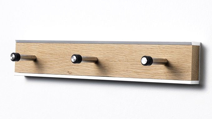 Produktbillede af KR33- Knagerække bredde 34 cm fem forskellige finish Oliebehandlet eg og stål på tilbud i høj kvalitet