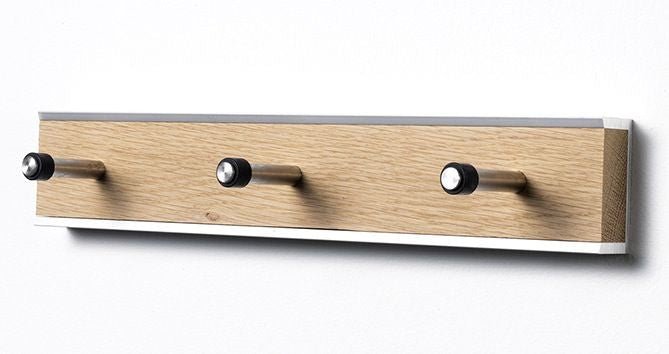 Produktbillede af KR33- Knagerække bredde 34 cm fem forskellige finish Sæbebehandlet eg og stål på tilbud i høj kvalitet