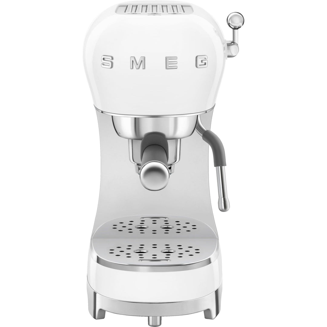Smeg Smeg ECF02 Espressomaskine, hvid – vinkelbillede (Espressomaskiner)