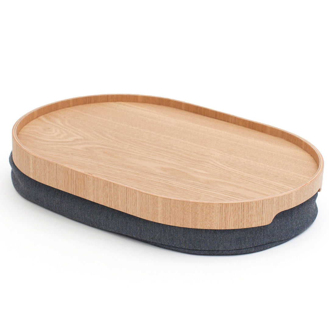 Bosign Bosign CurveLine serveringsbakke anti-slip, medium, piletræ ❤ billede i brug (Serveringsbakke)
