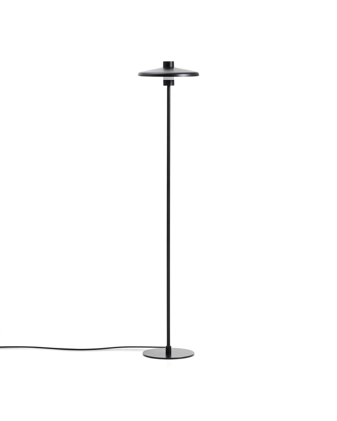 KAVE HOME Nuvira gulvlampe sort satinmetal