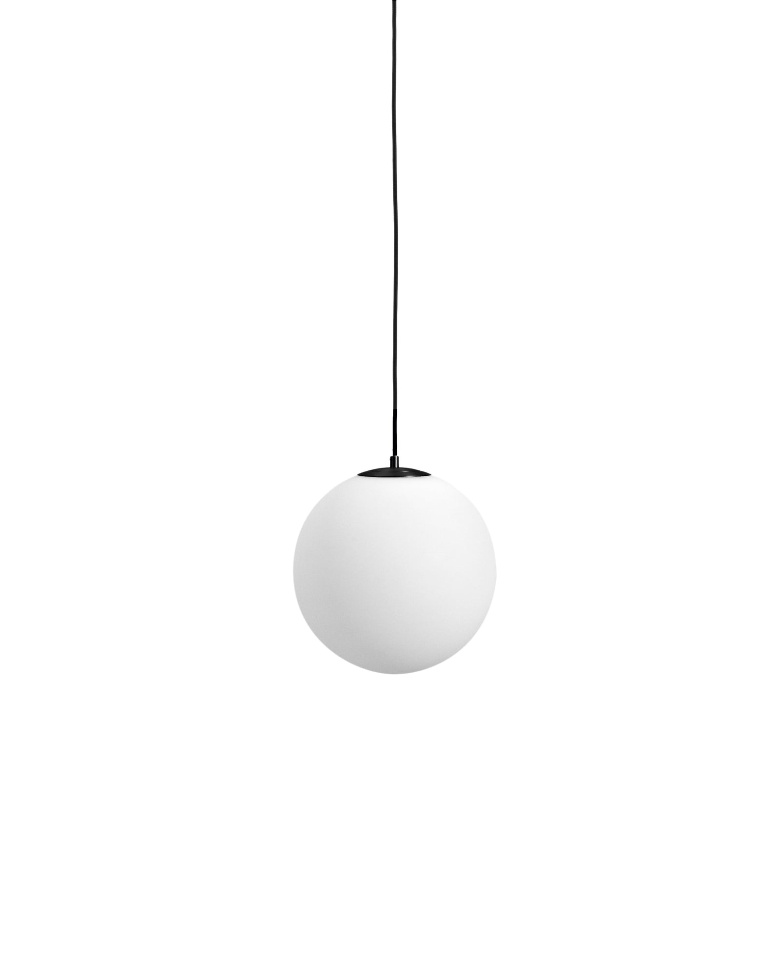 Produktbillede af KAVE HOME Brisia loftlampe 1 matteret glaskugle og sort metal Ø30 i premium kvalitet