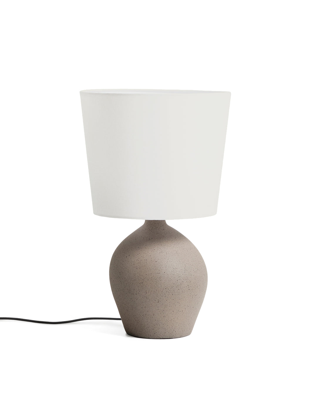KAVE HOME Viona mellemstor bordlampe elfenben bomuld og grå metal med tekstureret steneffekt H:50