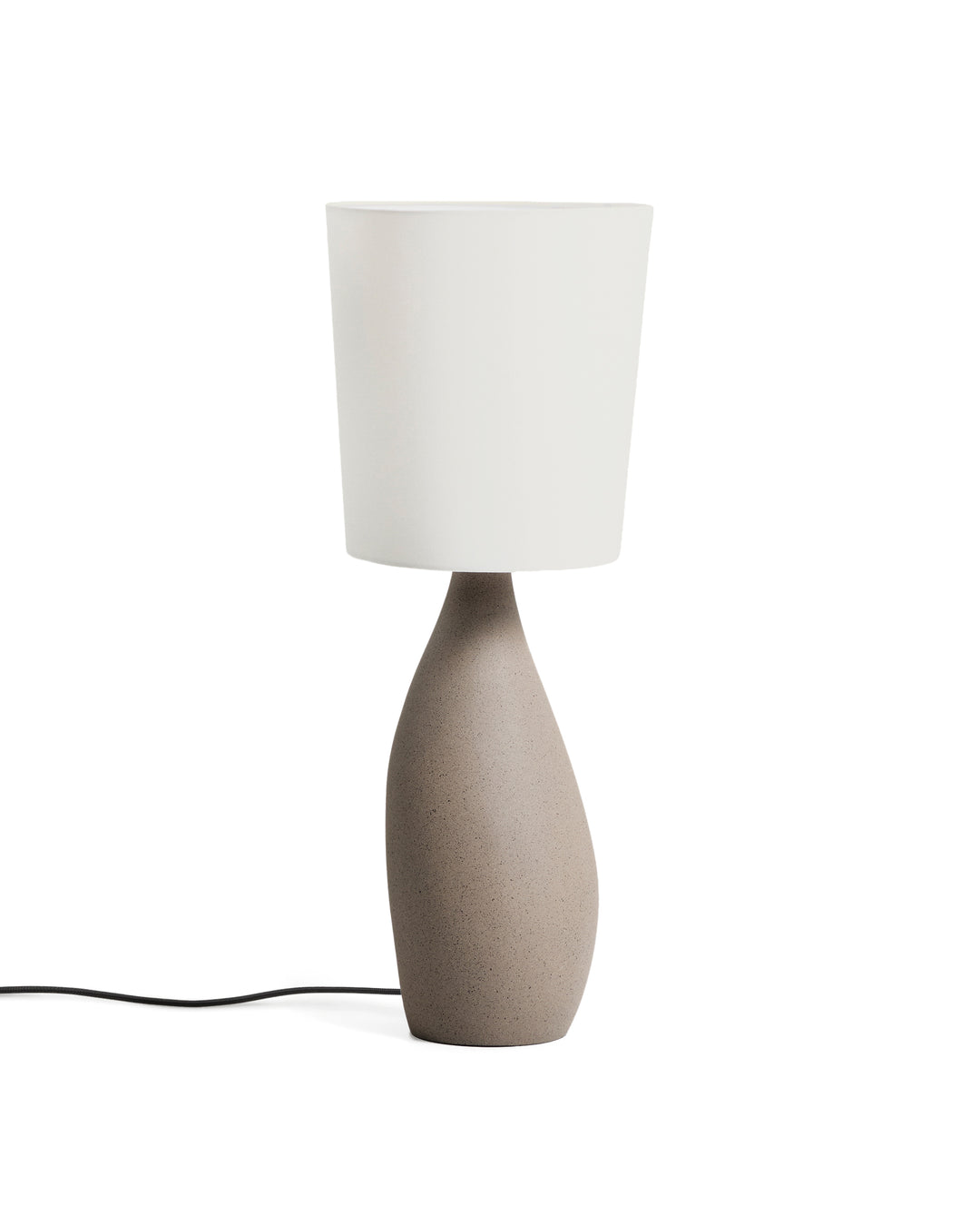 KAVE HOME Viona stor bordlampe elfenben bomuld og grå metal med tekstureret steneffekt H:77