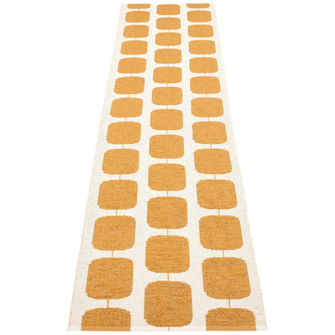 Pappelina Pappelina Gulvtæppe Sten, 70 x 300 cm., ochre/vanilla – produktbillede (Tæpper)