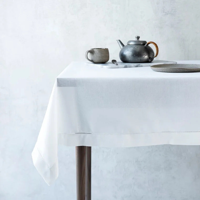 Produktbillede af Langkilde & Søn Hvid stofdug med hulsøm 140 x 240cm i premium kvalitet