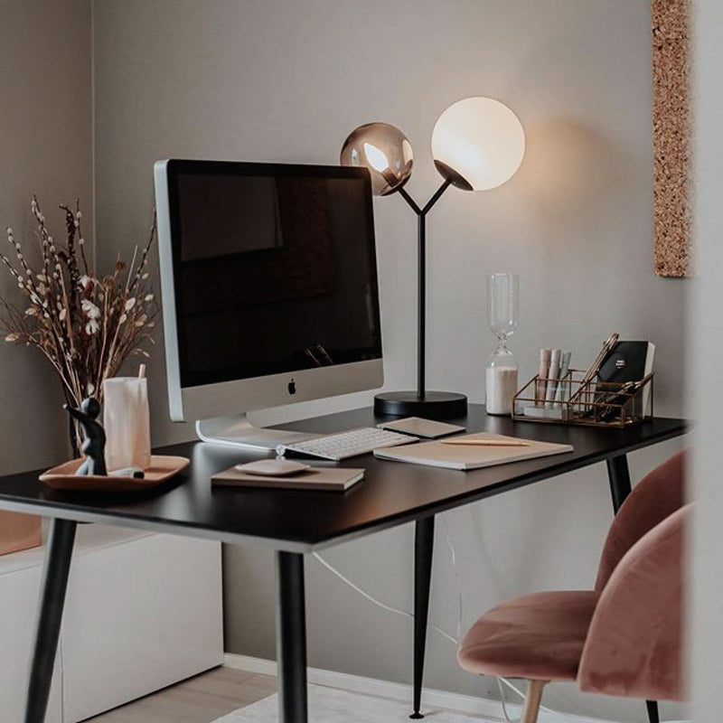 billigt skrivebord på udsalg! Sort højtrykslaminat, sorte metalben. 120 x 60 cm. Hurtig levering, billig fragt. Spar op til 63%!