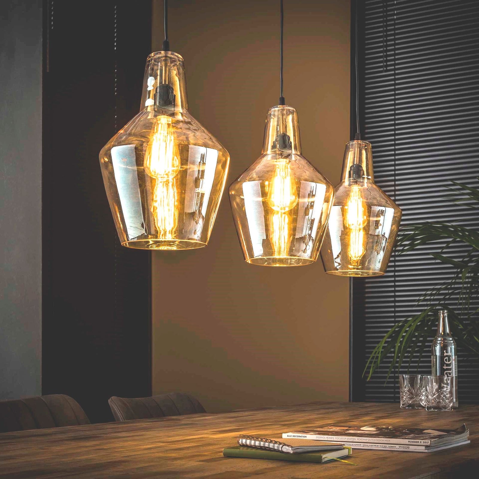 Booky loftlampe med tre skærme i ravfarvet glas på tilbud! Billigt udsalg på 3-nordic. Køb online nu! Hurtig levering, 1-2 hverdage. Spar op til 64%.