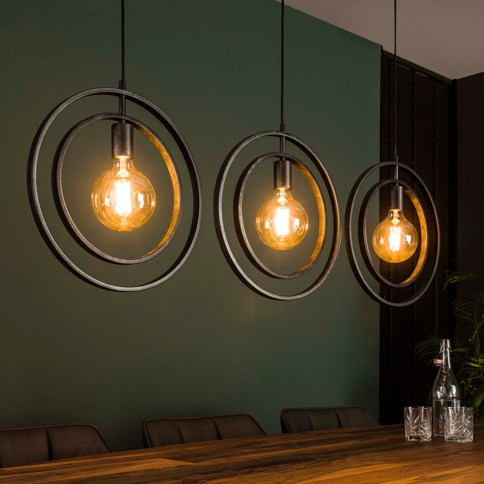billigt tilbud på Frisky loftlampe i patineret metal! Spar op til 61% på udsalg. Hurtig levering, 1-2 hverdage. Køb online nu!