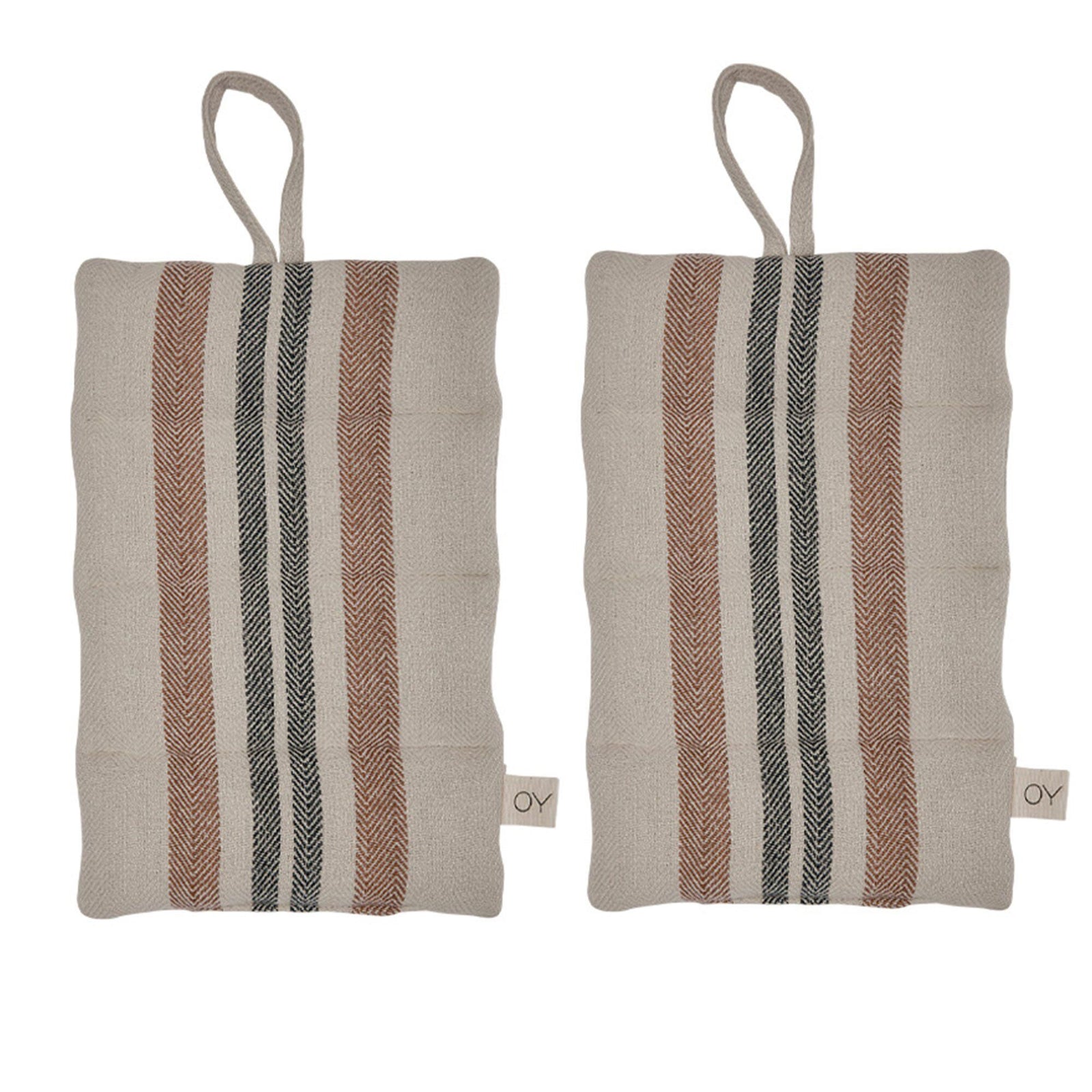 Oyoy living design Oyoy living design Linu grydelapper 2 stk, karamel – billede i brug (Grydelap)