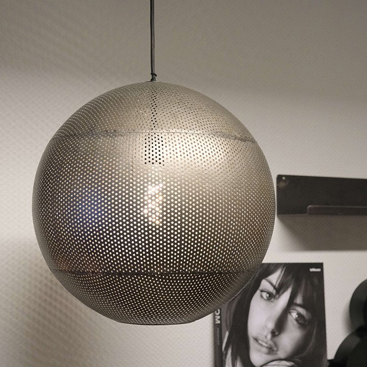 Produktbillede af Moonlight pendel i lakeret jern model medium på tilbud i høj kvalitet