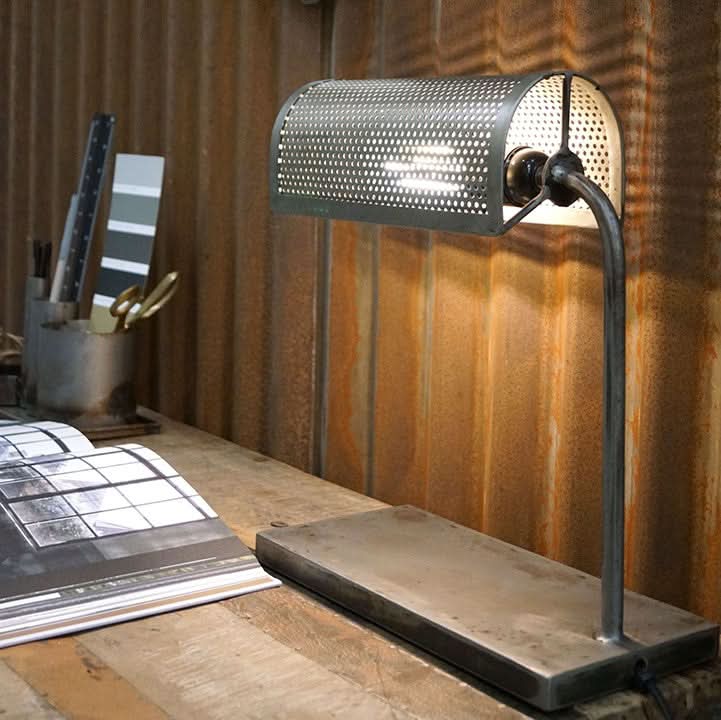 Venus bordlampe på udsalg! Billigt tilbud på lakeret patineret jern. Spar op til 66% - Hurtig levering!
