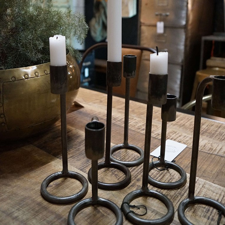 Produktbillede af Sammy 2 Lysestager i metal højde 22 cm. på tilbud i høj kvalitet