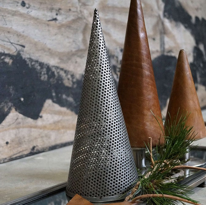 Produktbillede af Juletræ i perforeret metal model large på tilbud i høj kvalitet