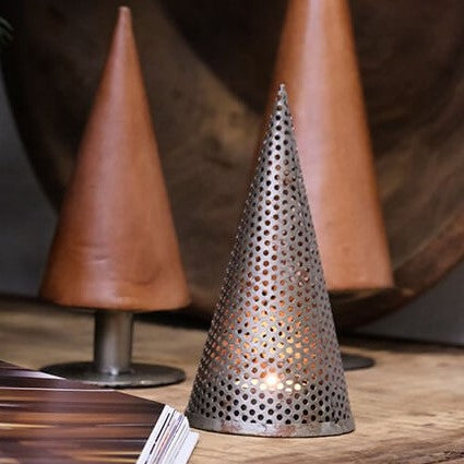 Produktbillede af Juletræ i perforeret metal model small på tilbud i høj kvalitet