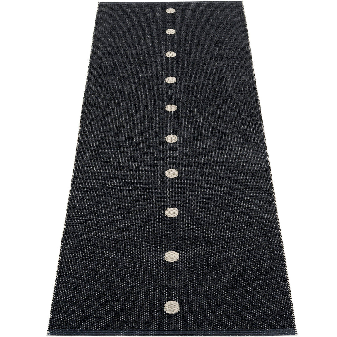 Pappelina Pappelina Gulvtæppe Peg, 70 x 200 cm., black/linen – detaljebillede (Tæpper)