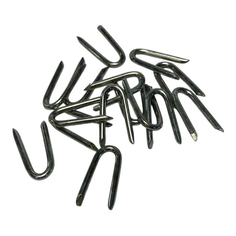 Produktbillede af Hegnskrampe galvaniseret 3 x 30 mm 5 kg (1650 stk) på tilbud i høj kvalitet