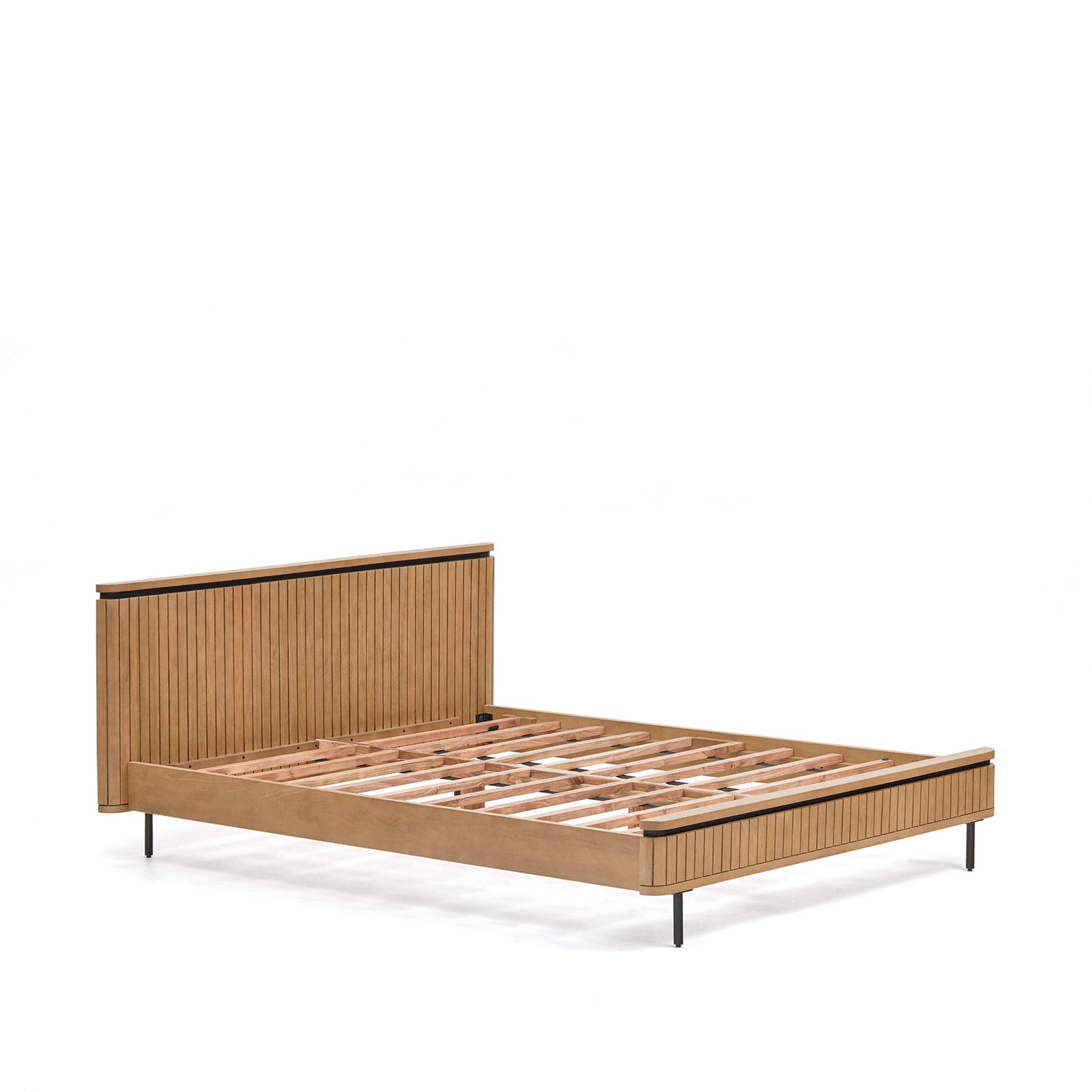 Produktbillede af KAVE HOME Licia sengeramme m. sengegavl og lameller natur mangotræ og jern 160x200 i premium kvalitet