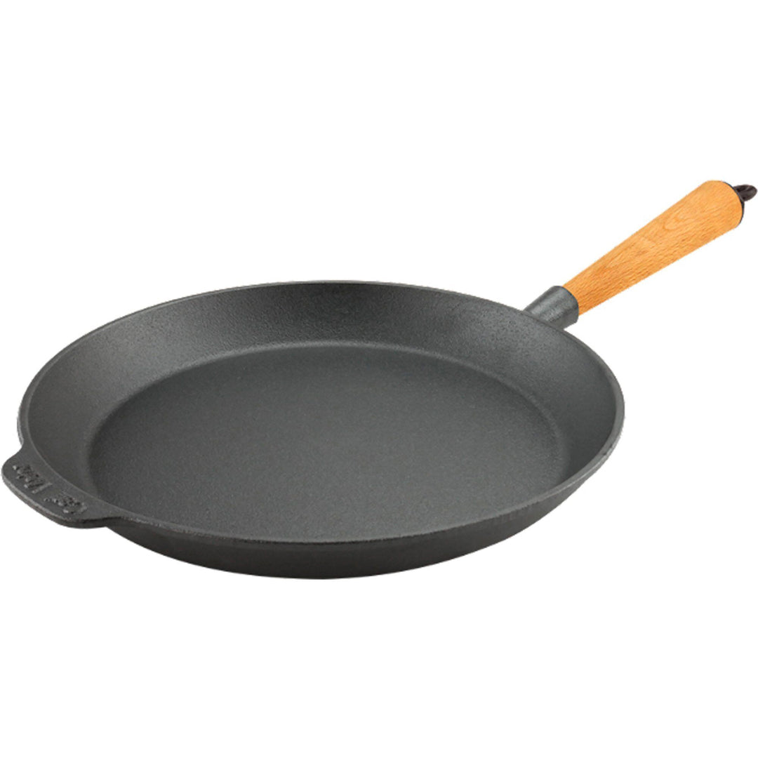 Carl victor Carl victor Støbejernstegepande 28, bøgetræ – close-up (Gryde af støbejern)