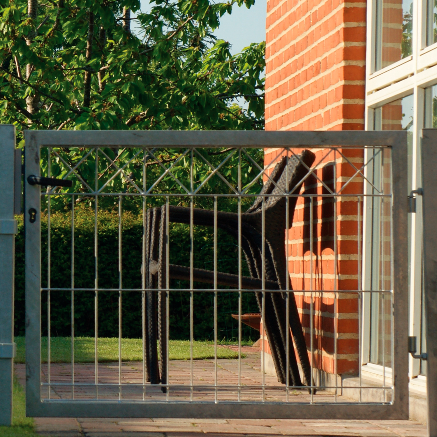 Produktbillede af Låge for panelhegn med deko X 780 x 1000 mm inkl. stolper galvaniseret på tilbud i høj kvalitet