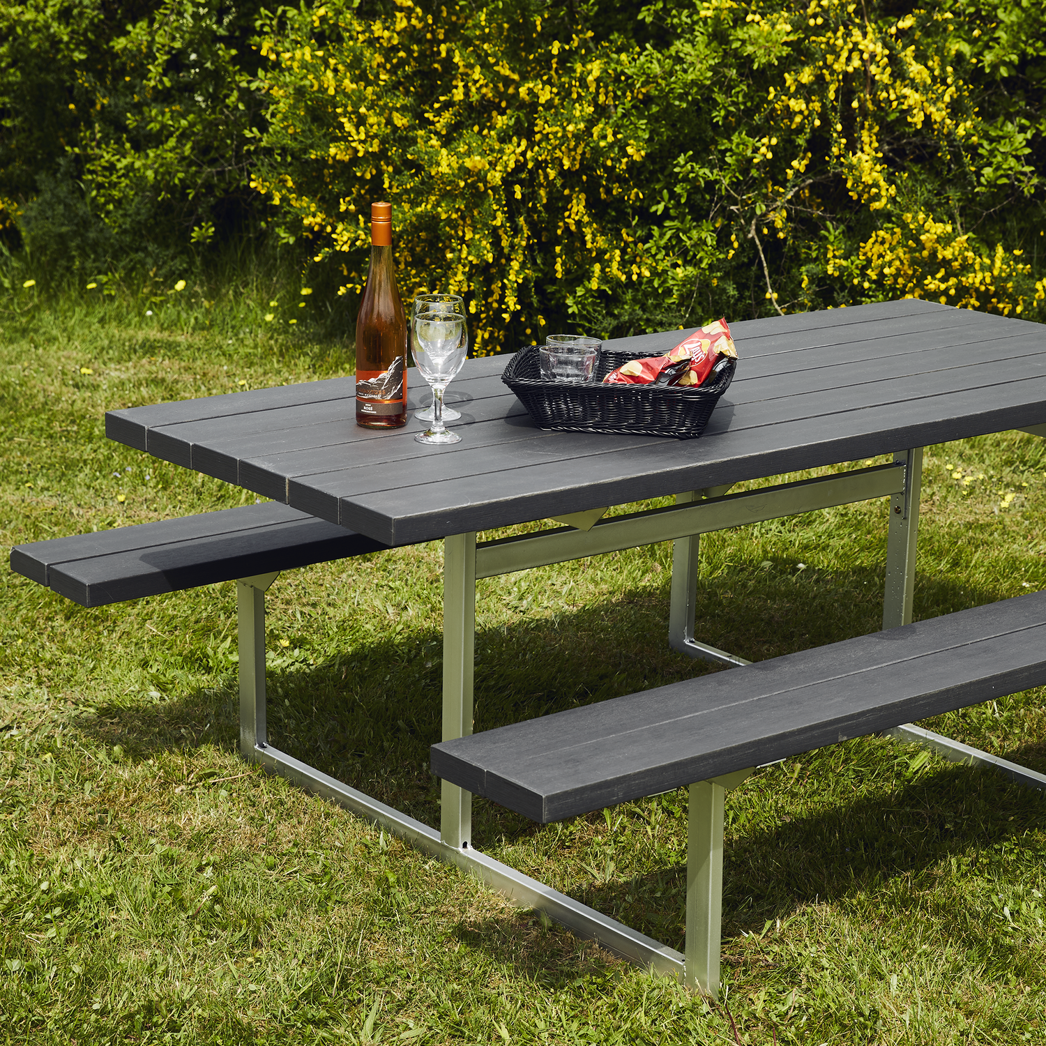 Produktbillede af Bord-/bænkesæt HEL nonwood antracit og galvaniseret stel på tilbud i høj kvalitet