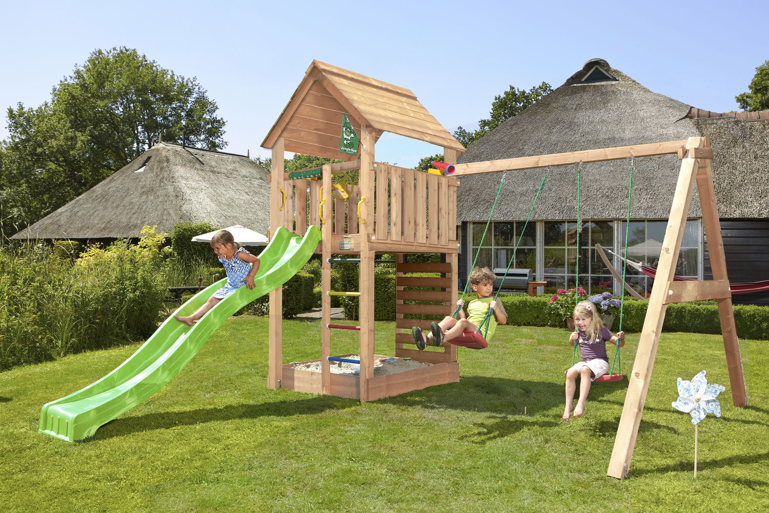 Produktbillede af Legetårn Jungle Gym Cabin 2.1 m/2-Swing Module 220 og grøn rutsjebane på tilbud i høj kvalitet