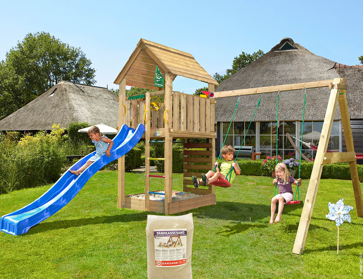 Produktbillede af Legetårn Jungle Gym Cabin 2.1 m/2-Swing Module 220 blå rutsjebane og 120 kg sand på tilbud i høj kvalitet