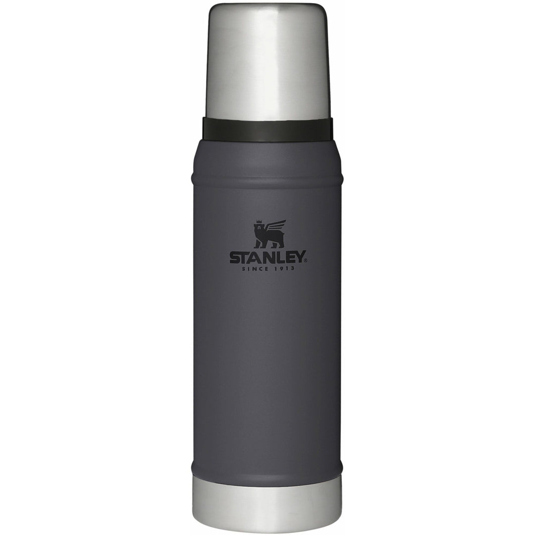 Stanley Stanley Classic Vacuum termoflaske 0,75 liter, charcoal – frontbillede (Termokande)